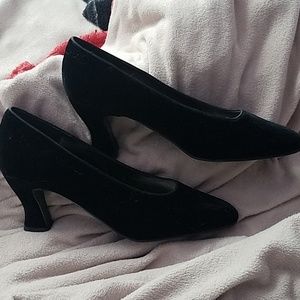 J. Reneé heels